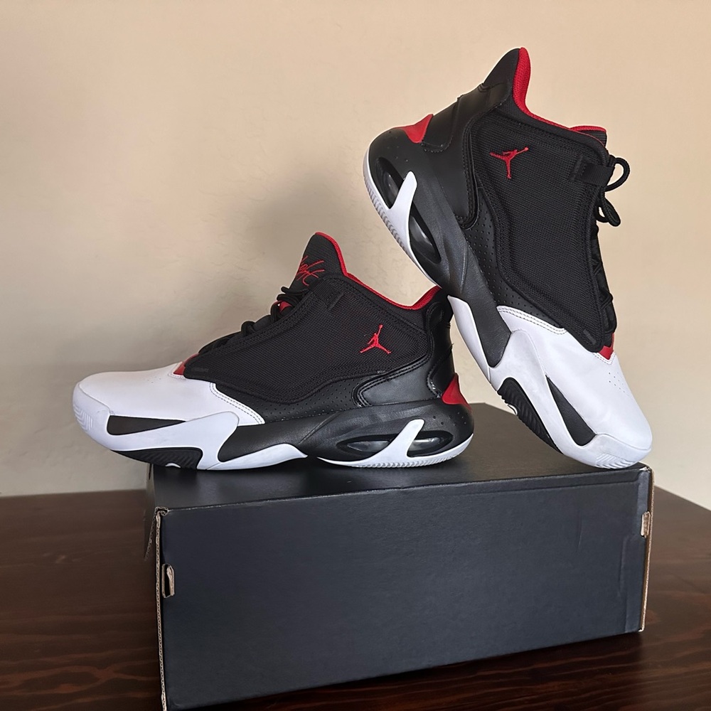 Jordan Max Aura 4